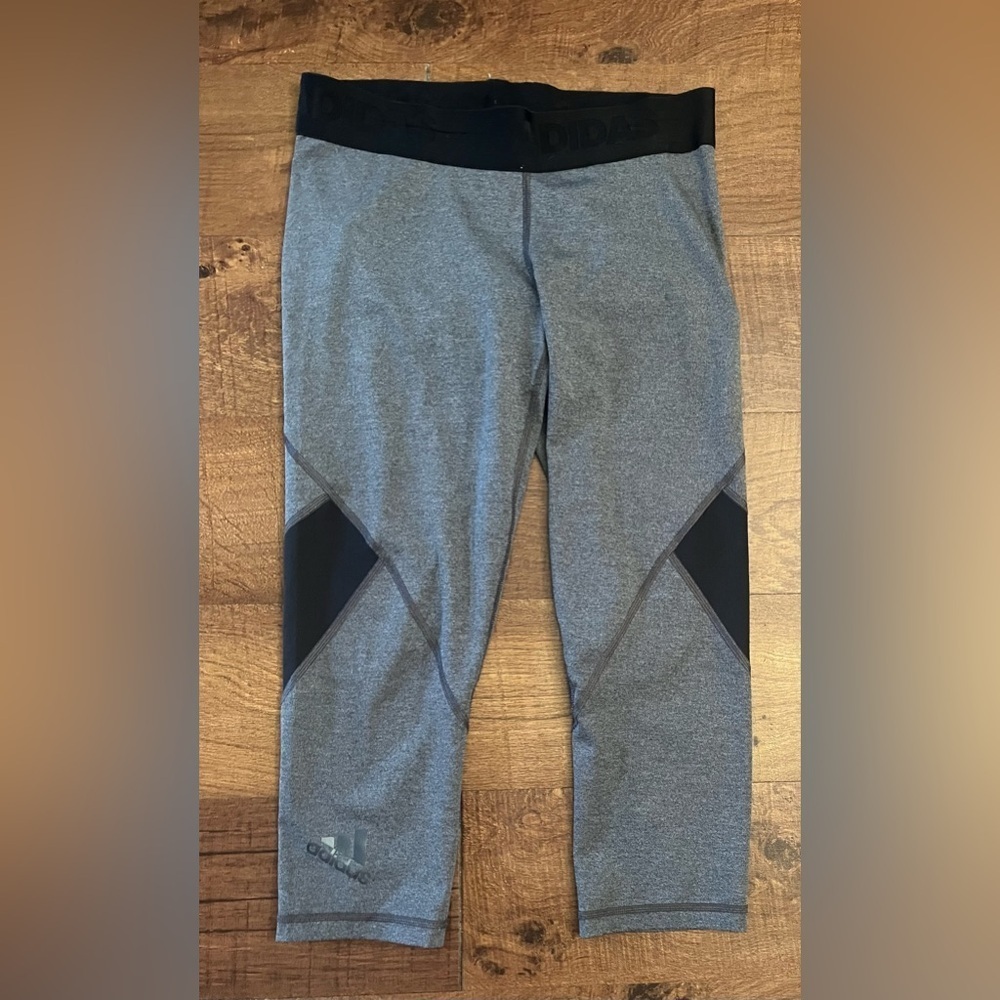 Adidas alpha skin Womens cropped activewear leggings Sz medium Climacool